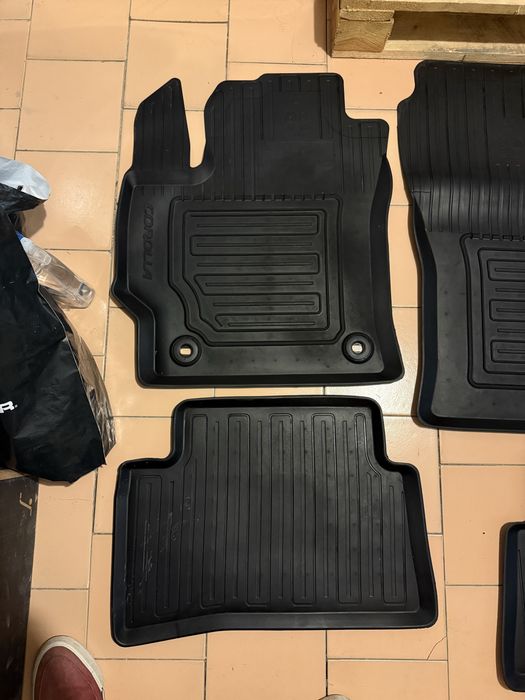 Оригинални гумени стелки Toyota Corolla hatchback 2023
