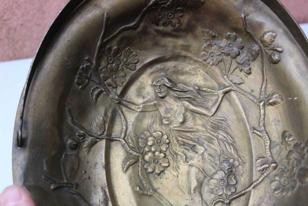 Cos alama cu maner, in relief,  Fata in flori, Franta