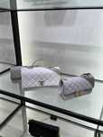 Новая сумочка Chanel - из лондонского бутика!
