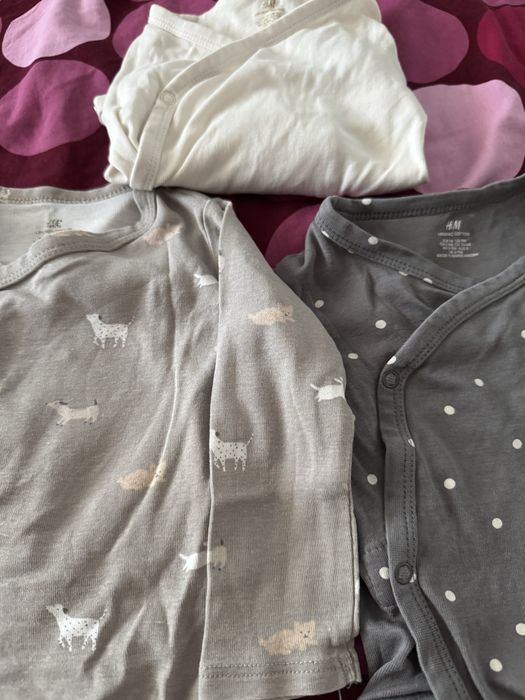 Три броя бодита с прехвърляне на H&M 74 р-р