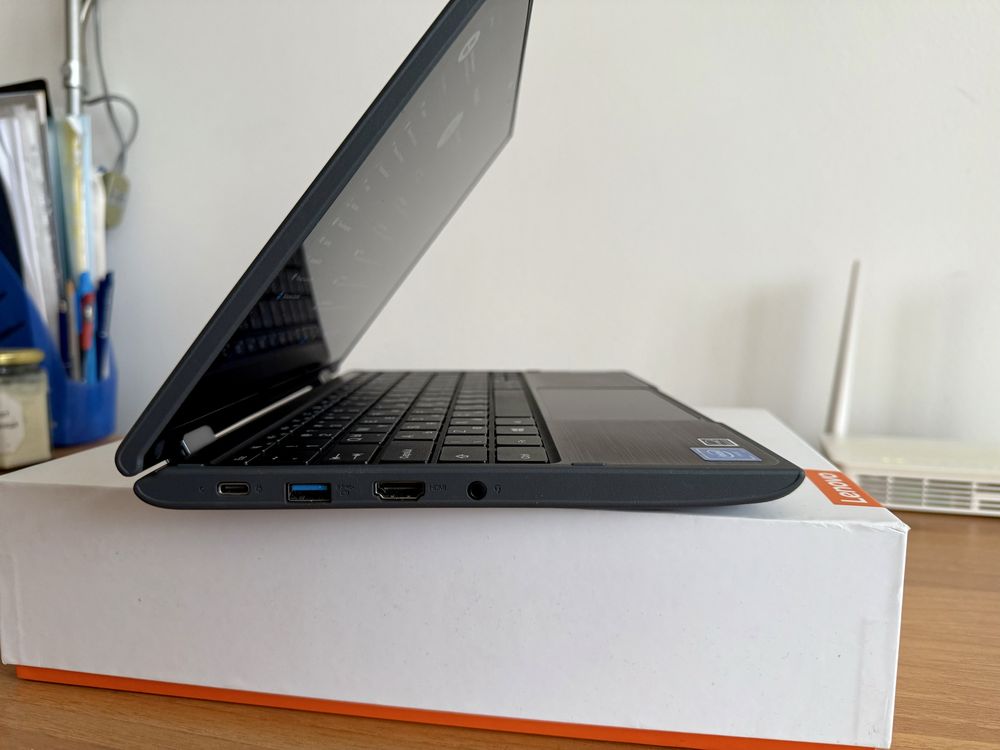 Lenovo 300e 2nd generation (2 в 1 лаптоп) КАТО НОВ