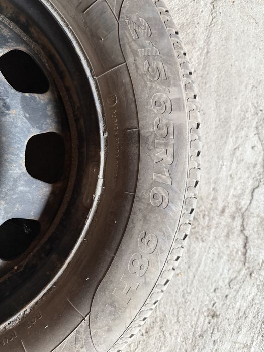 Vând cauciucuri de iarnă.