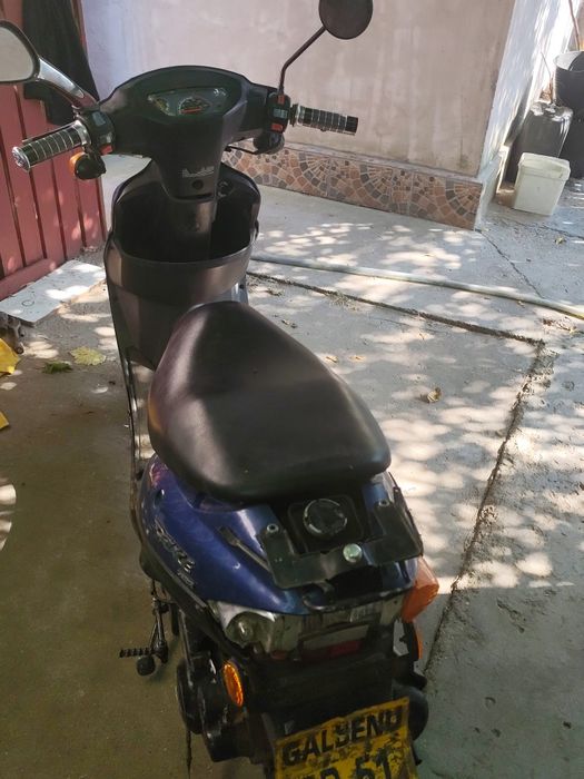 Vând scuter gy6 .
