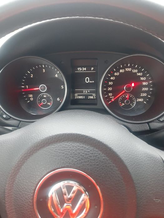Golf 6 Automat  1.6 tdi  distribuție  nouă  anvelope  noi  vară  iarnă
