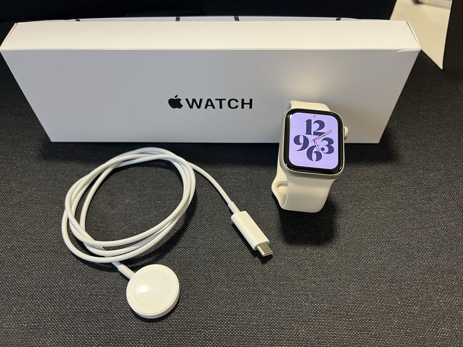 Apple Watch SE 2024 (40 mm, GPS + Cellular)