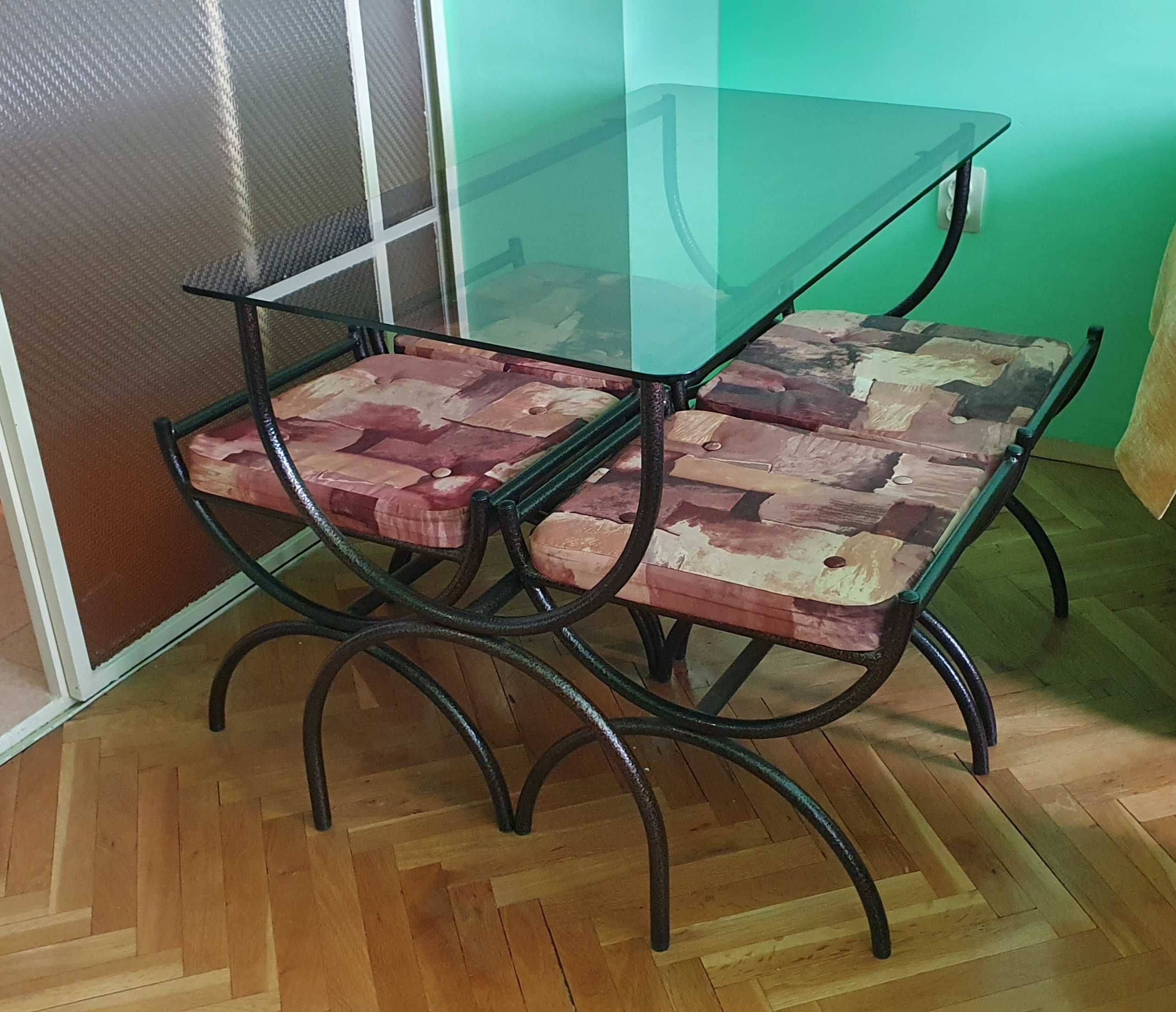 Голямо еднодневно намаление! Комплект маса със столове.
