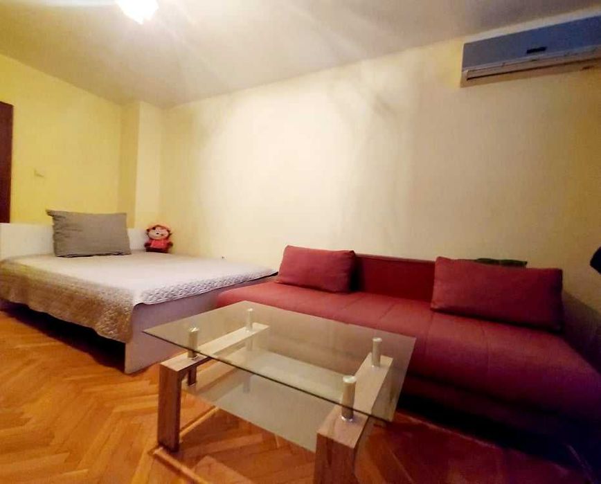 Дава се под наем Двустаен апартамент в Бургас, Възраждане - 38 кв.м за 153 € - Снимка #1