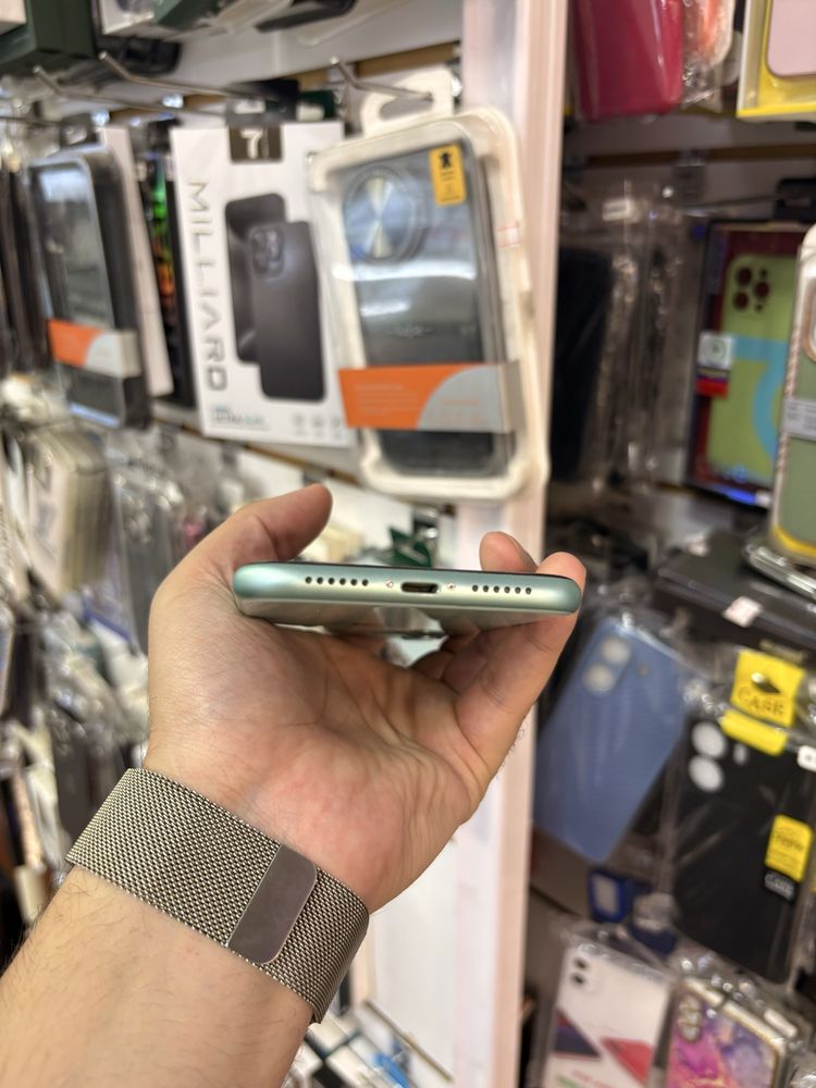 iPhone 11  64 gb ideal