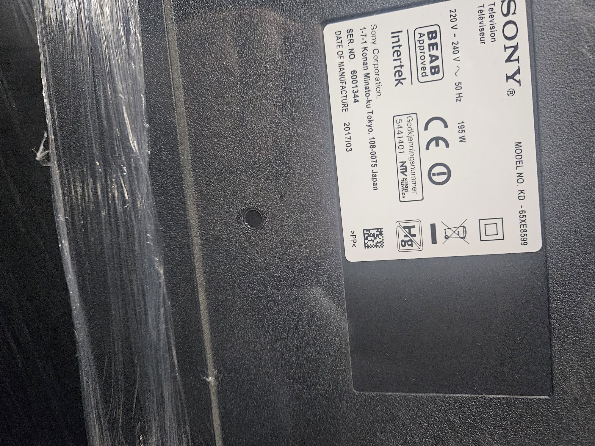 Продавам SONY KD-65XE8599