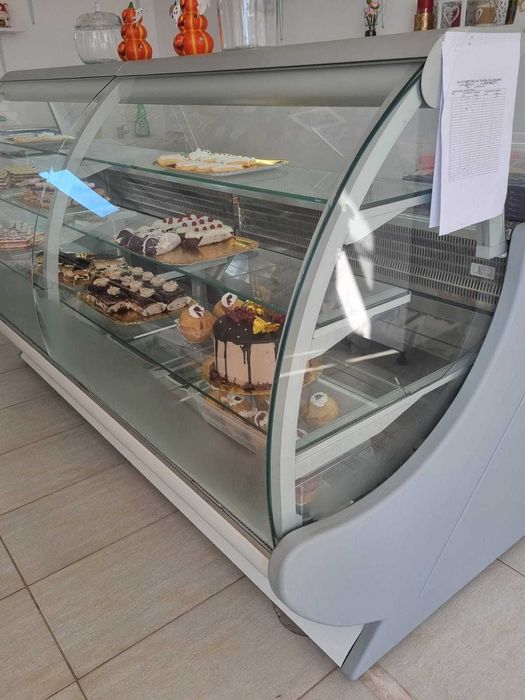Vitrina pentru prajituri profesionala