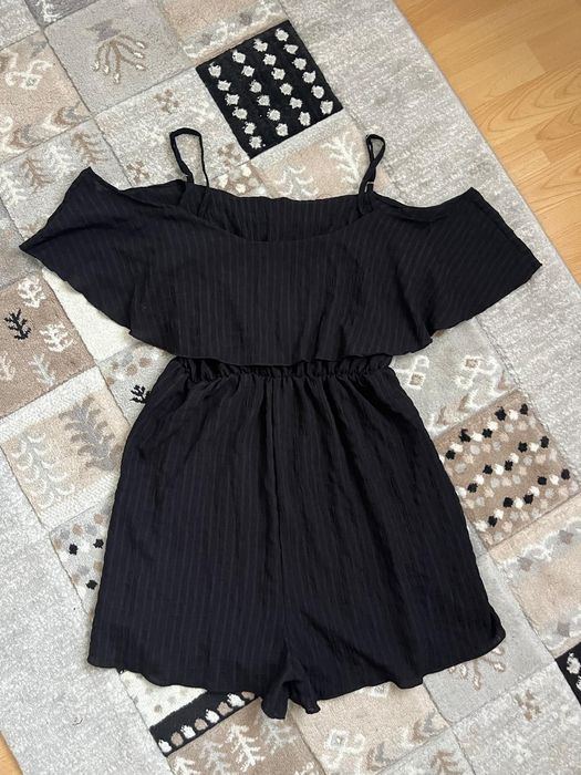 Salopeta scurta cu umeri goi