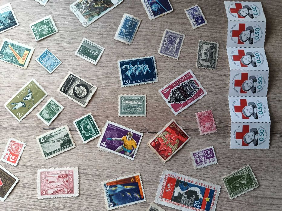 Колекция от 106 пощеснки марки СССР и БГ в класьор