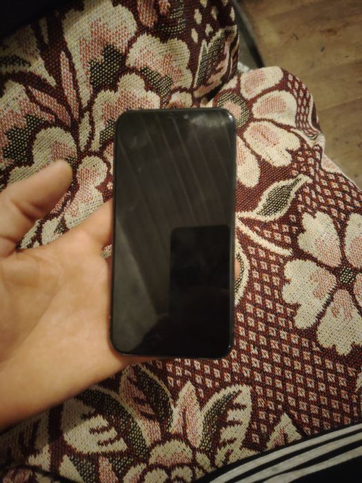 Айфон 11 разбитая крышка