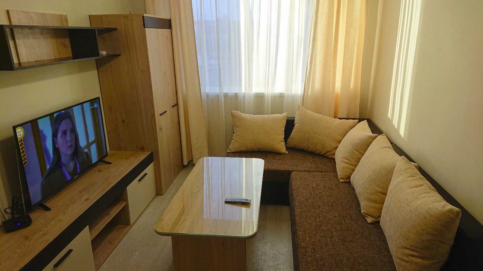 Продавам без поседник двустаен в кв. "Банишора"- до  метро станция.