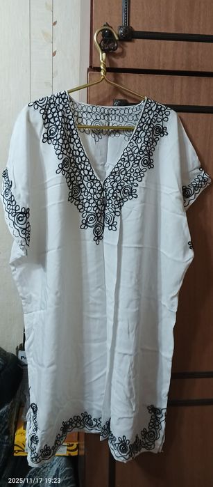 рубашка из льна с вышивкой и 3 скатерти на стол