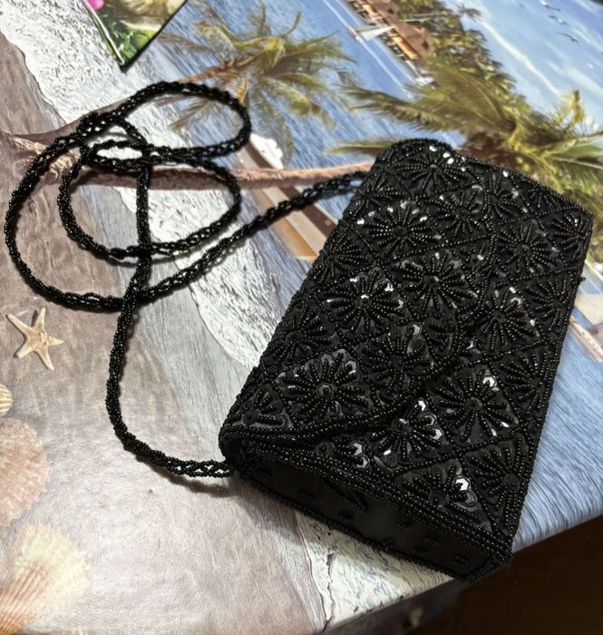 Малко бижу с пайети.