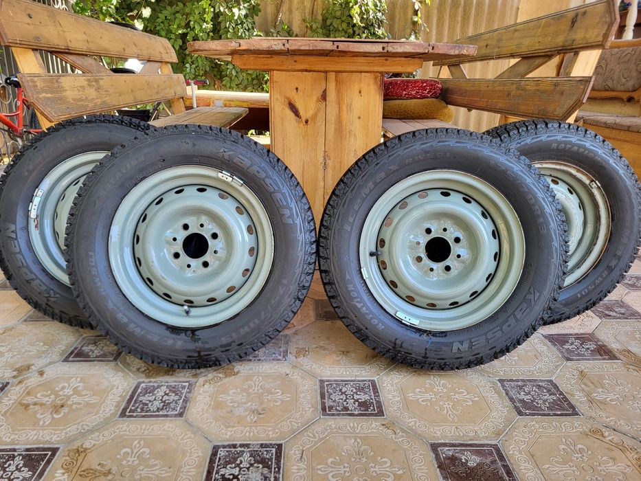 Зимние шины и диски клмплект р13