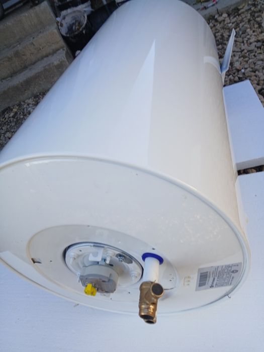 Vând boiler 100 litri