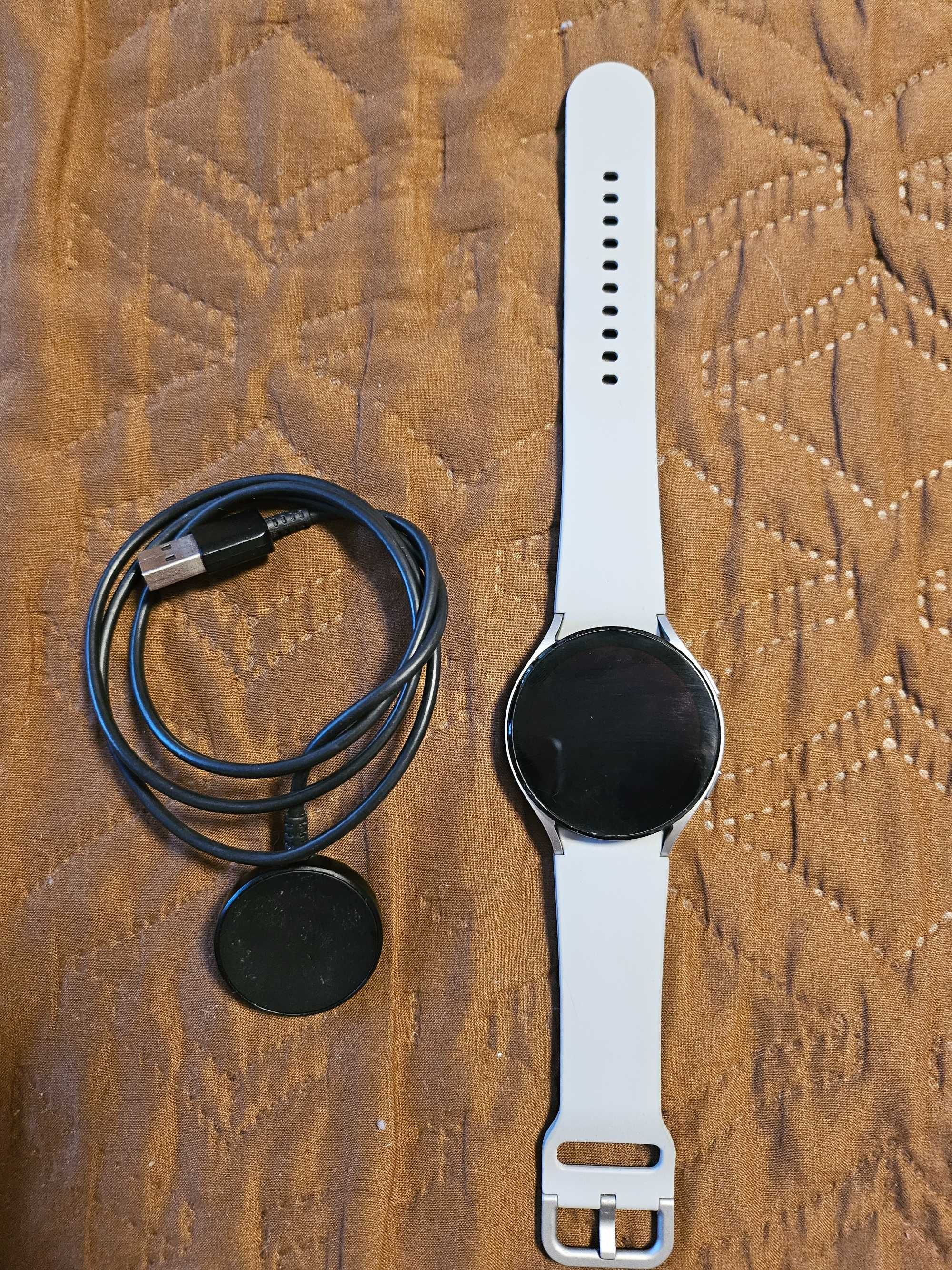 смарт часовник GALAXY watch 4 LTE