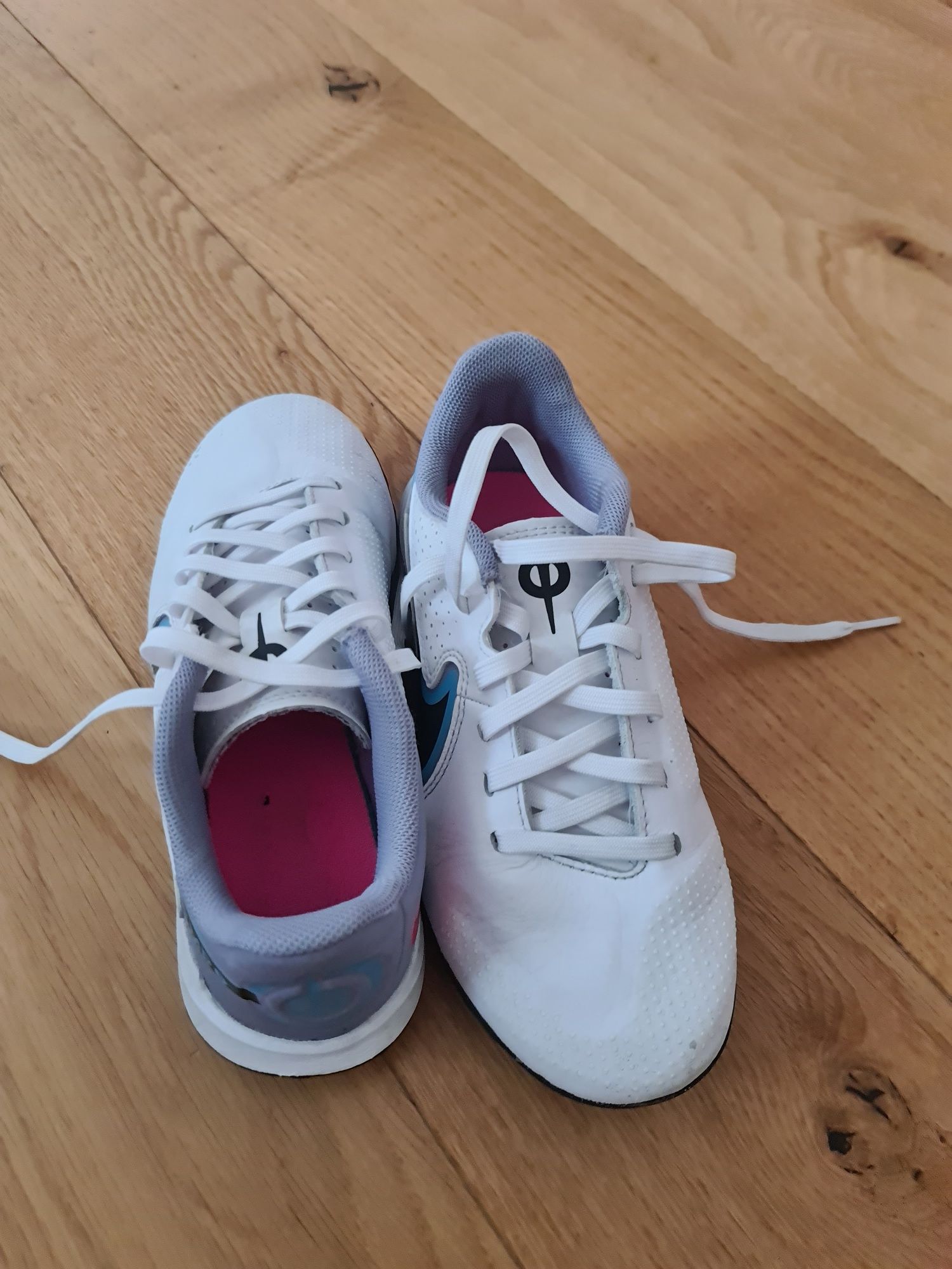 Ghete fotbal Adidas Predator marime 33 si Nike Tiempo piele marime 32