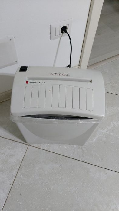 Distrugator documente A4 Acco Rexel V-12s 5 pagini