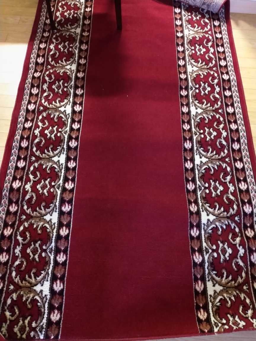 Продам новую красную ковровую дорожку, 2 метра
