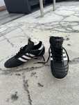 Vând ghete fotbal Adidas Kaiser 5.Numarul 43