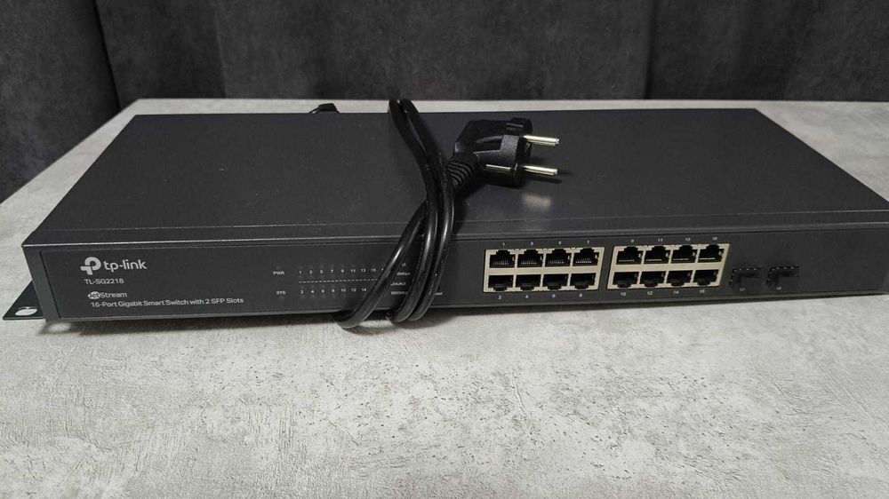 Продам б/у 16 портовый коммутатор TP-Link TL-SG2218