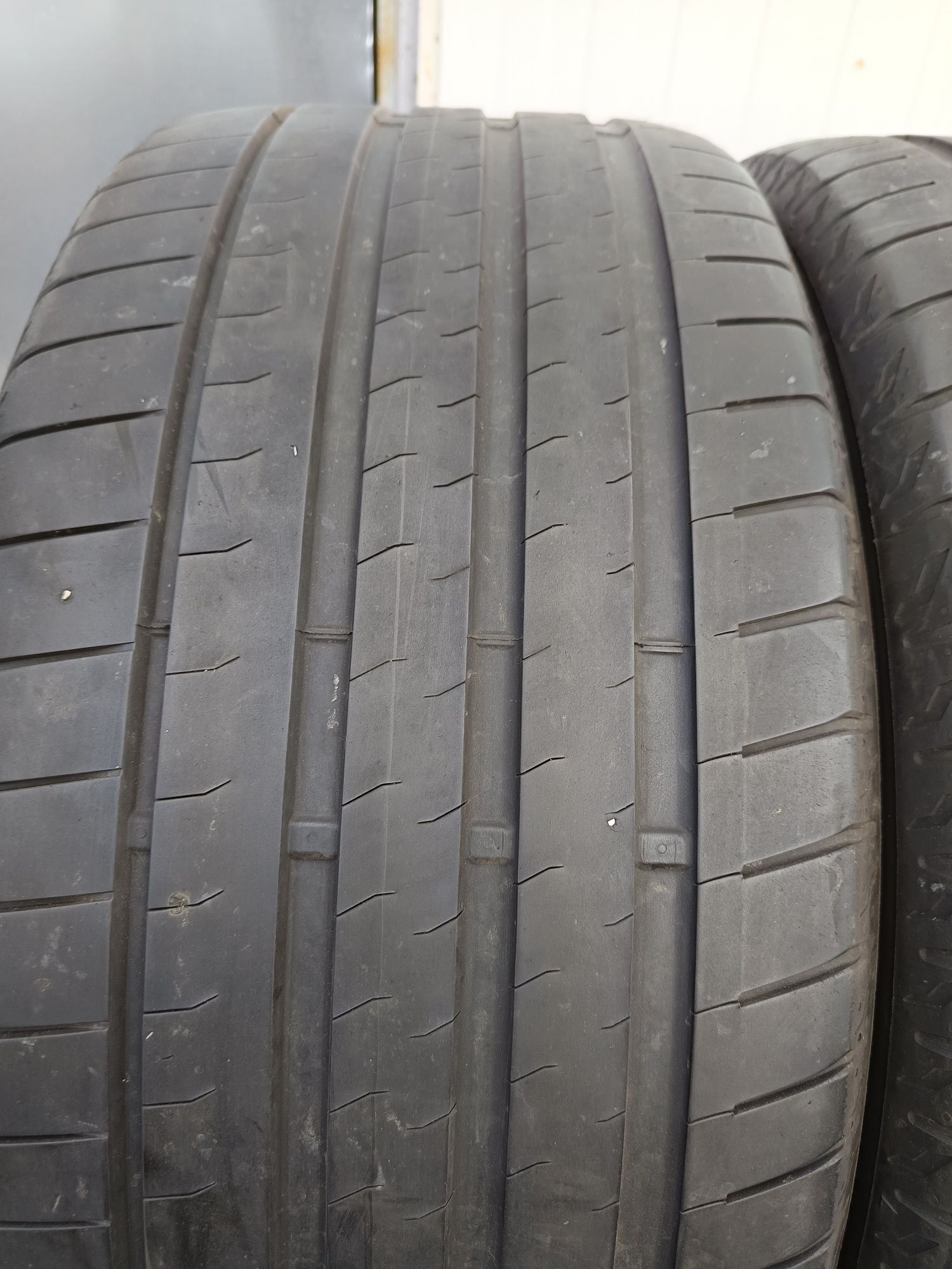 Летни гуми 285 40 ZR 22 BRIDGESTONE Дот0823