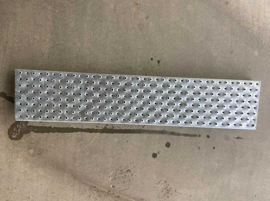 Treapta metalica zincata 1200 x 250 din tabla ambutisata si zincata