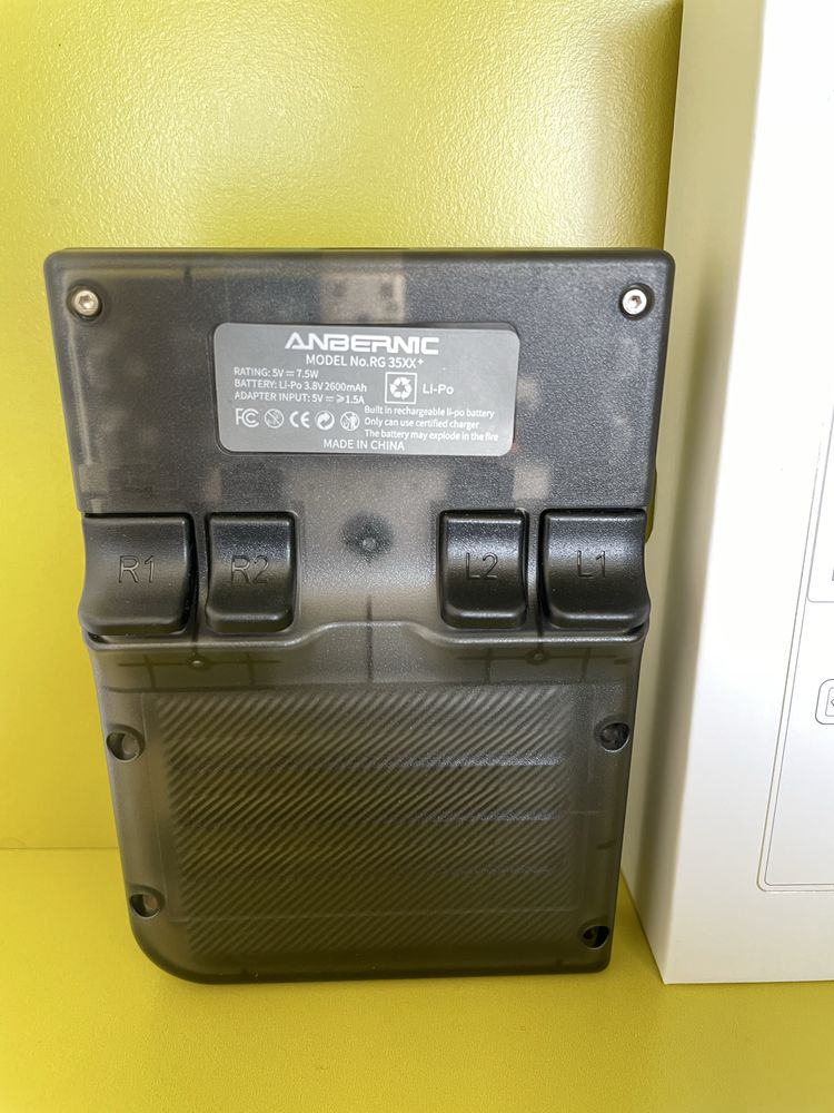 Портативна конзола Anbernic RG35XX