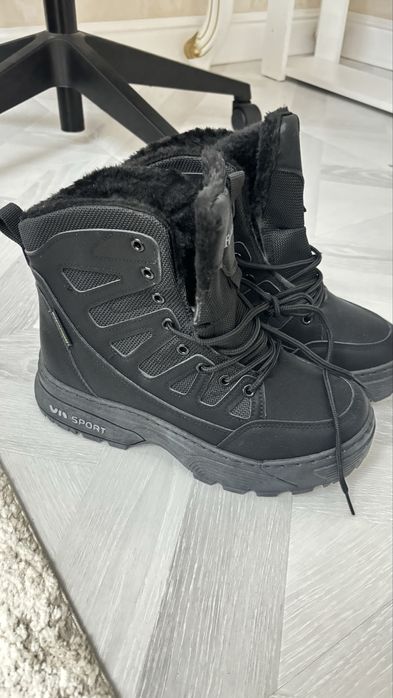 Продам мужкие зимние ботинки