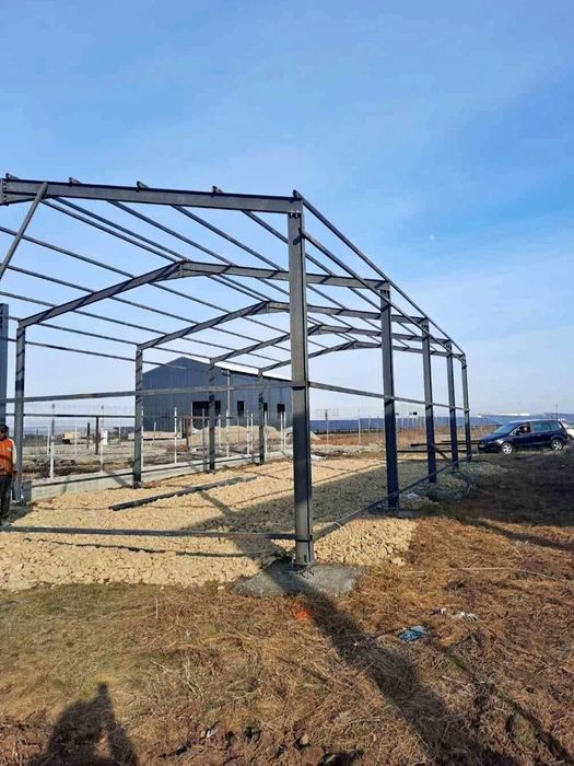 Vand Hale și structuri metalice.
Avem pe stoc o gama variata de dimens