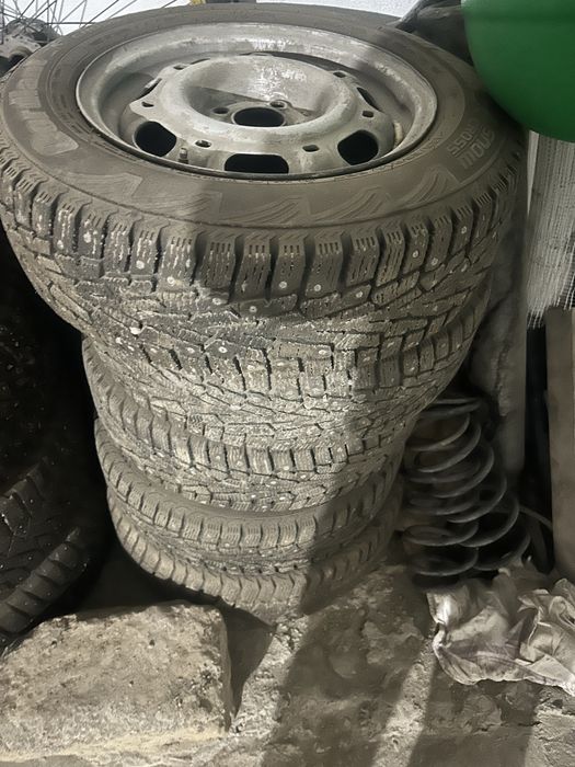 Шины зимние на пассат с диском.