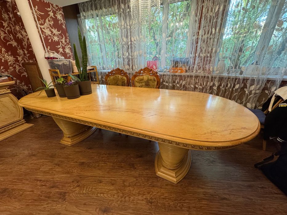 Стол для гостиной