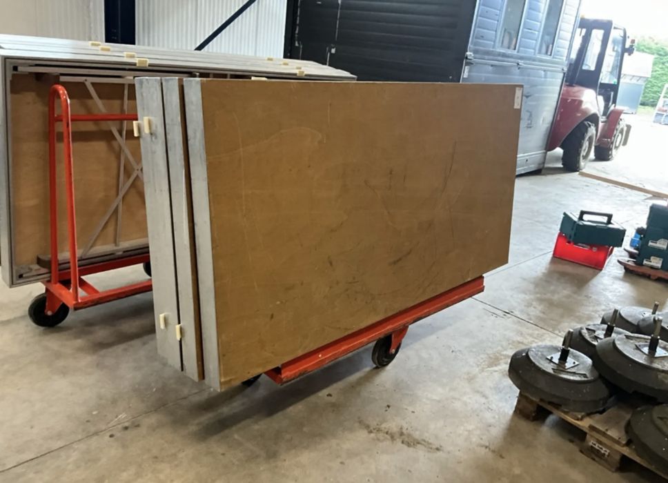 Професионална Модулна Сцена – 16 кв.м + Тръс Конструкция (Комплект)