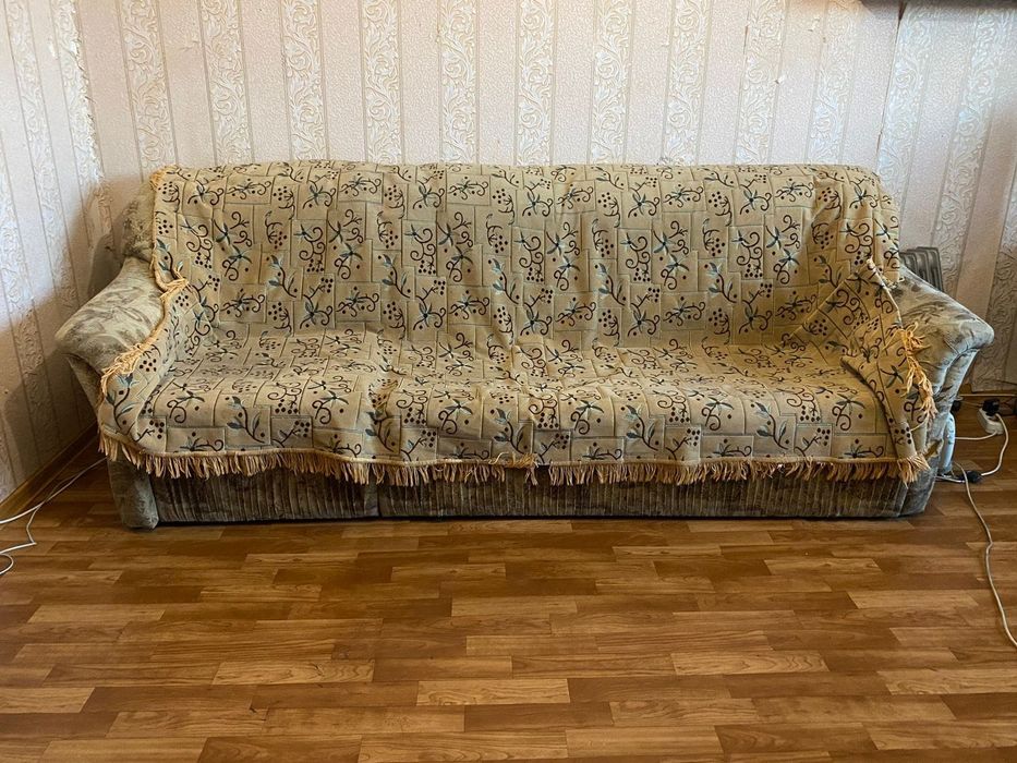 Отдам даром диван и кресло