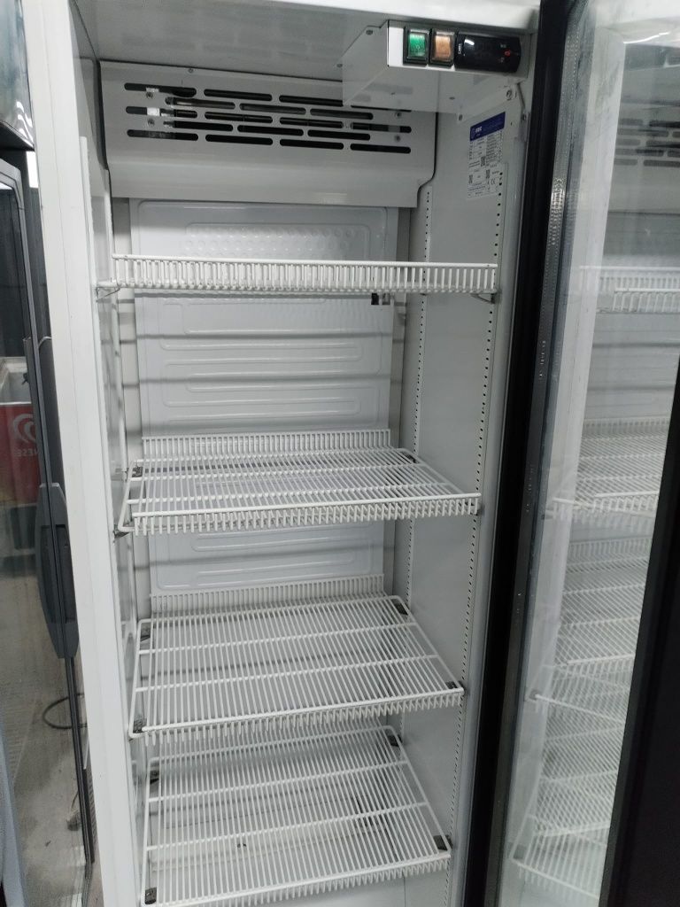 Vitrine frigorifice model mediu frigider