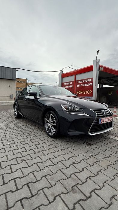 Lexus Seria IS Mașina are numere roșii valabile 3 luni , programare RAR 19.12.2025.
