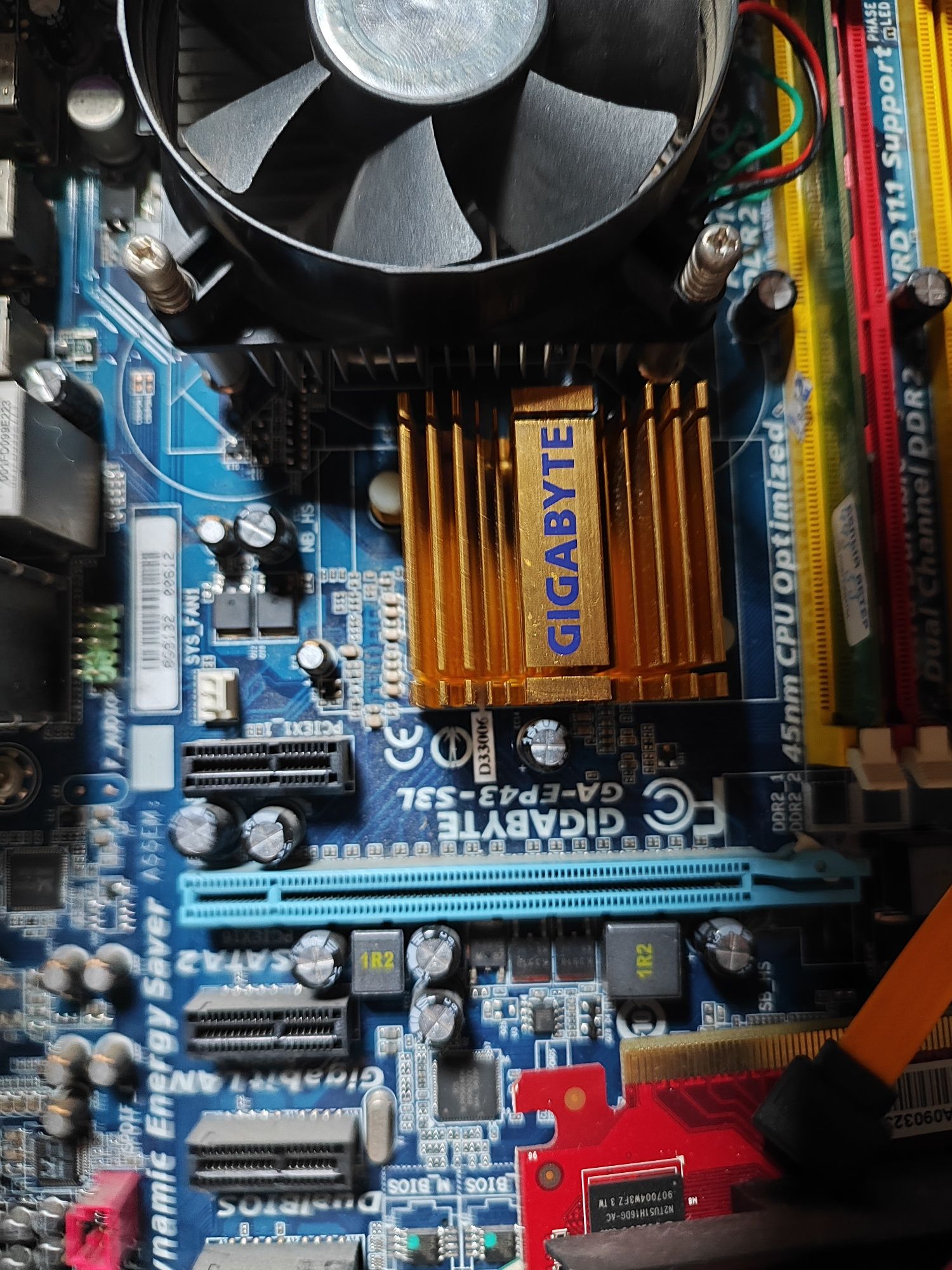 Продаю офисный Компьютер, рабочий нужен только ssd/hdd подходит для оф