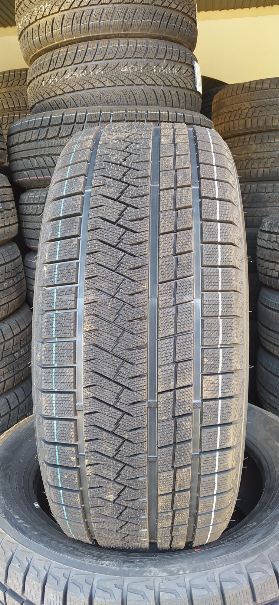 285/50R20 Triangle PL02