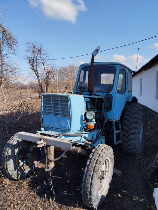 Трактор ЮМЗ 6 с прицепом и навесным для пашки