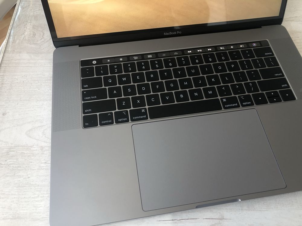 Като нов Macbook Pro 15