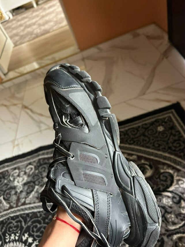 Balenciaga track