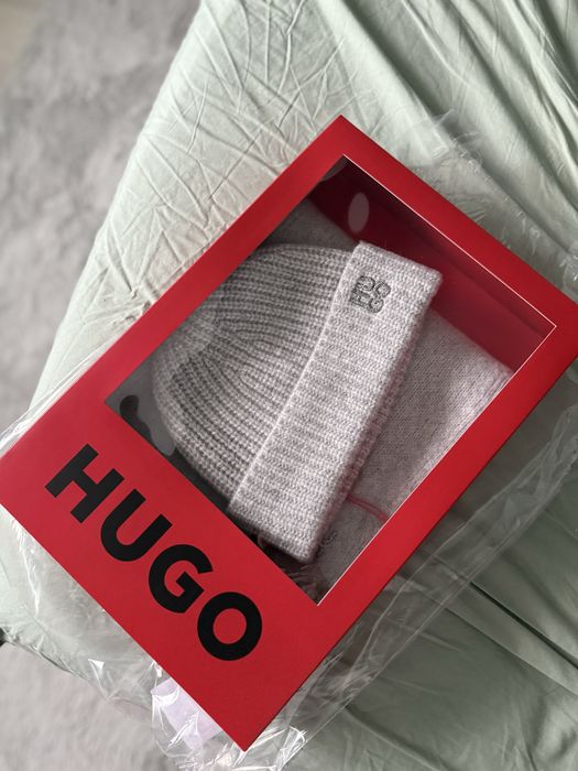 HUGO Red sarmi set fular si caciula dama gri one size noi originale