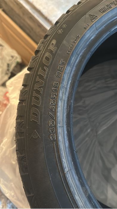 Продам резину зима Dunlop 235.45.r18