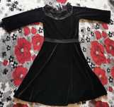 Vând rochie Bershka neagră, catifelată, ediție specială, mărimea S(26)