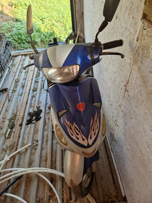 Vând scuter 80 cm