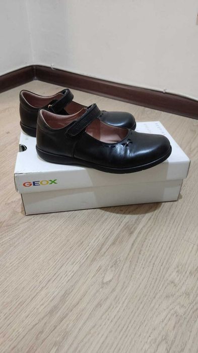 Туфли школьные для девочки, Geox, кожа, 34 р, в отличном состоянии
