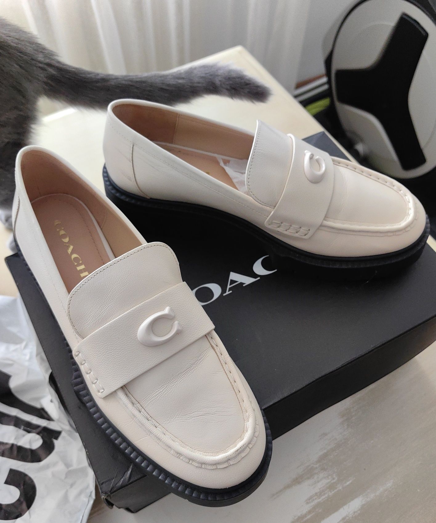 Mocasini COACH Cream marimea 40, piele naturala